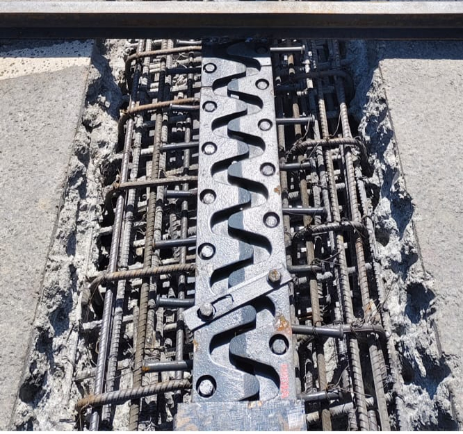 FINGER TYPE EXPANSION JOINT